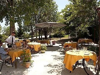 Logis Hotel La Bergerie Hotel 3 Etoiles Restaurant Savoureux Saint-Pierre-Lafeuille Francia